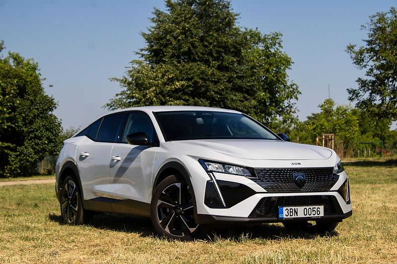 Peugeot 408 hybrid - fotka 3 z 21