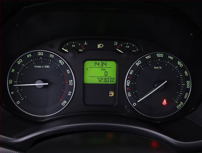 Škoda Octavia (2007) 2.0 TDI, nová STK, udržované - fotka 8 z 12