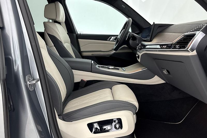 BMW X5 xDrive30d - fotka 16 z 28