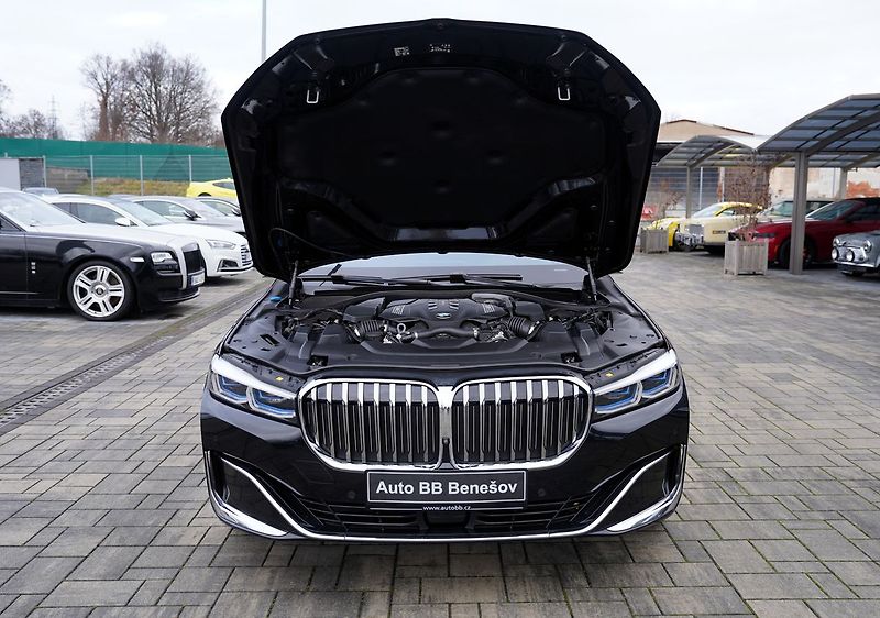 BMW Řada 7 750Li xDrive Individual/ČR - fotka 9 z 49