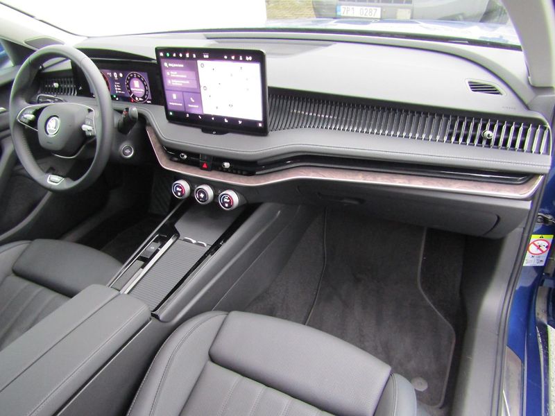 Škoda Superb IV Combi 4x4 L&K 2.0 TDI /142k - fotka 21 z 30