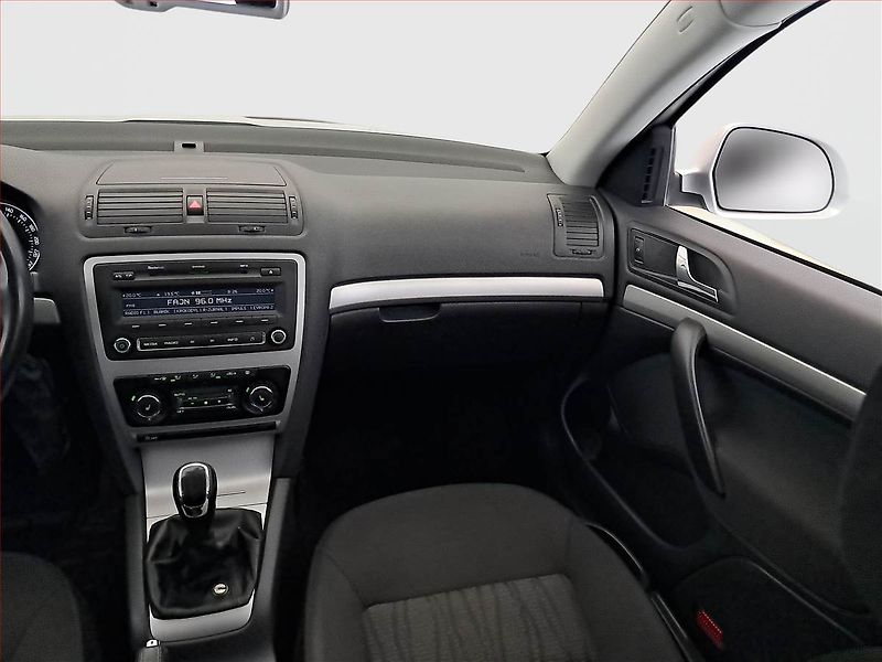Škoda Octavia (2011) 1.6 TDI, po STK, oblíbený vůz - fotka 8 z 20