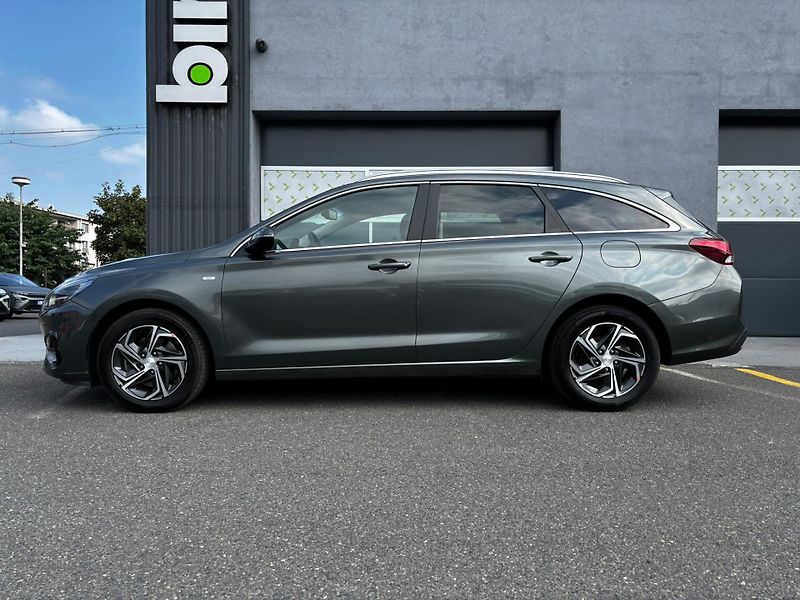 Hyundai i30 - fotka 2 z 16