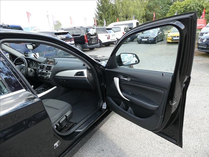 BMW Řada 1 1,5 116i 80kW koupeno v ČR - fotka 23 z 39