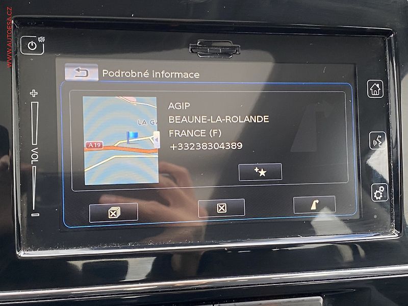 Suzuki Vitara (2019) 1.4B-Jet, Style, AT, panor - fotka 17 z 19