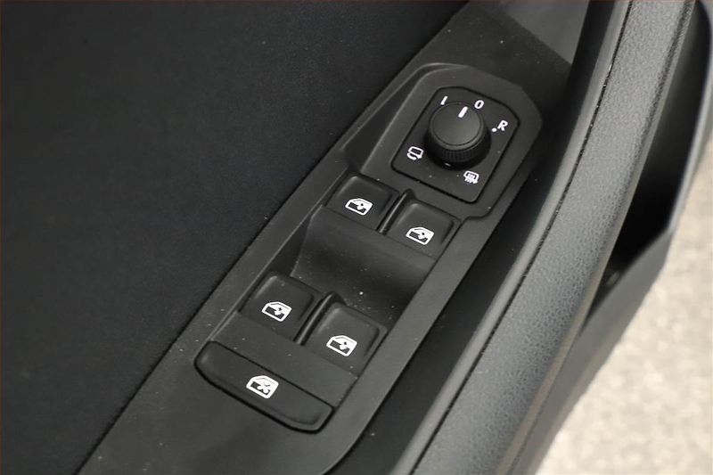 Škoda Karoq (2025) 1.5 TSI, DRIVE, AUTOMAT - fotka 12 z 17