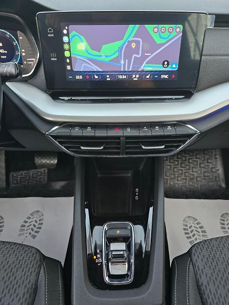 Škoda Octavia 2.0TDi 110kW DSG STYLE + NAVI - fotka 11 z 23