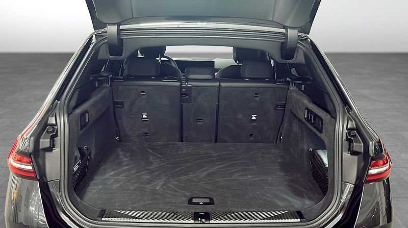 BMW Řada 5 530e AWD Touring MSport h/k - fotka 7 z 12