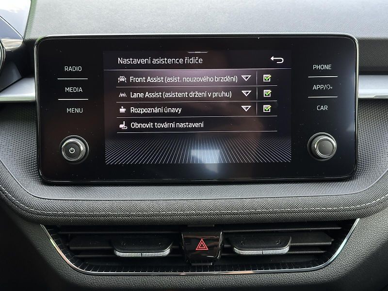 Škoda Fabia 1.0MPi Style 80PS KLIMA Smartl - fotka 27 z 36