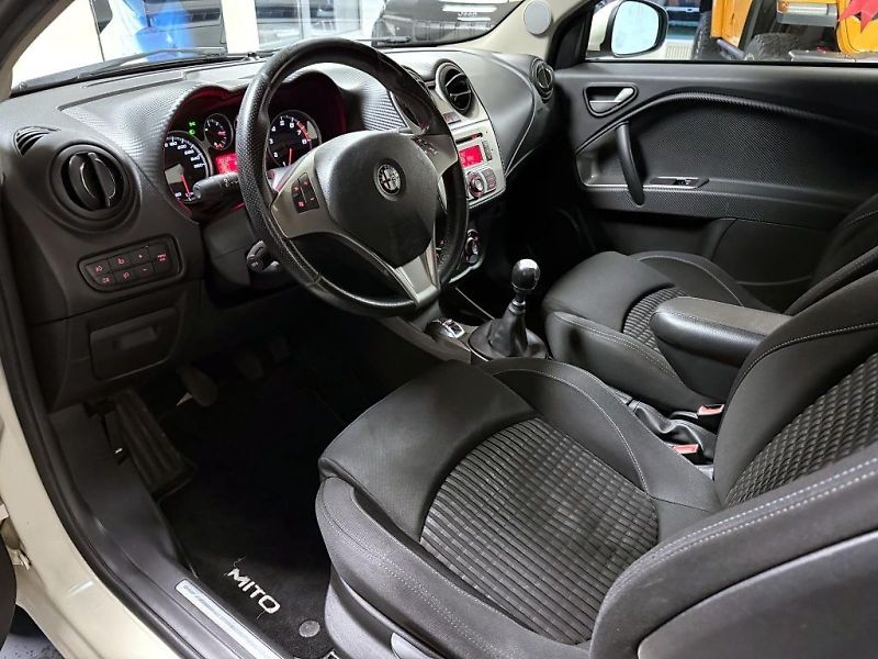 Alfa Romeo MiTo (2008) 1.4 T-JET 16V 155k MT Distinct - fotka 8 z 16