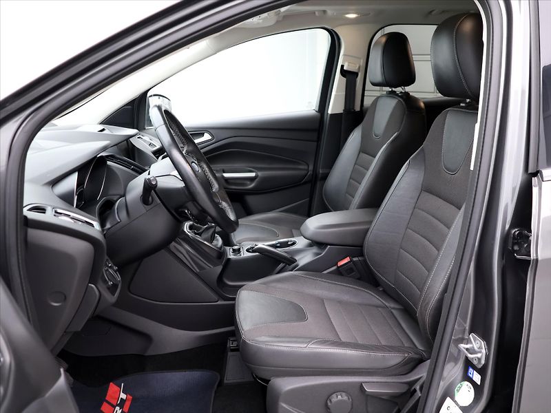 Ford Kuga 2,0 TDCi 132kW 4x4 Titanium - fotka 11 z 35