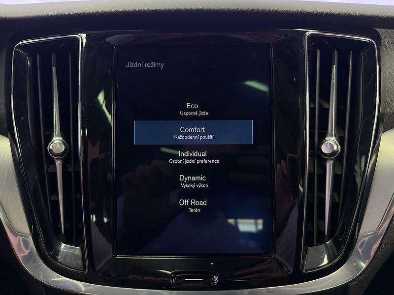 Volvo V60 D4 AWD, WEBASTO, PANORAMA, EL. - fotka 19 z 30