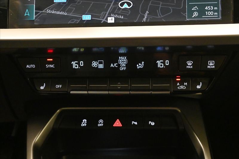 Audi A3 2,0 30 TDI 85 kW Sportback Zár - fotka 22 z 32