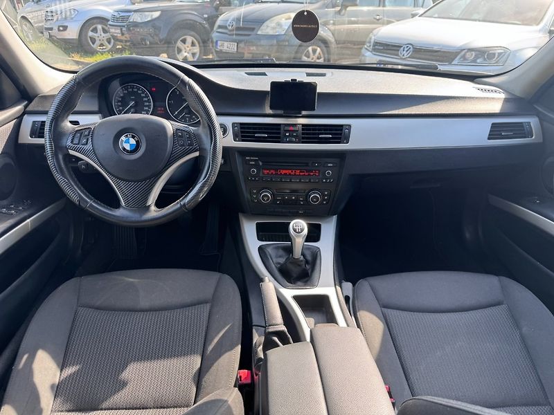 BMW Řada 3 (2011) E90 2,0D 85 KW PĚKNÝ - fotka 23 z 45