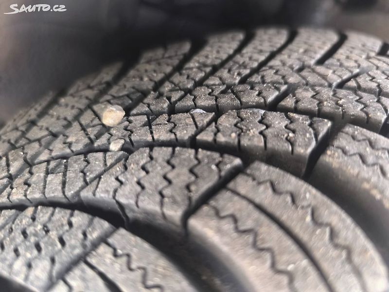 Ford Fiesta KRÁSNÁ,150KM, VÝBAVA,1MAJ78LET - fotka 16 z 22