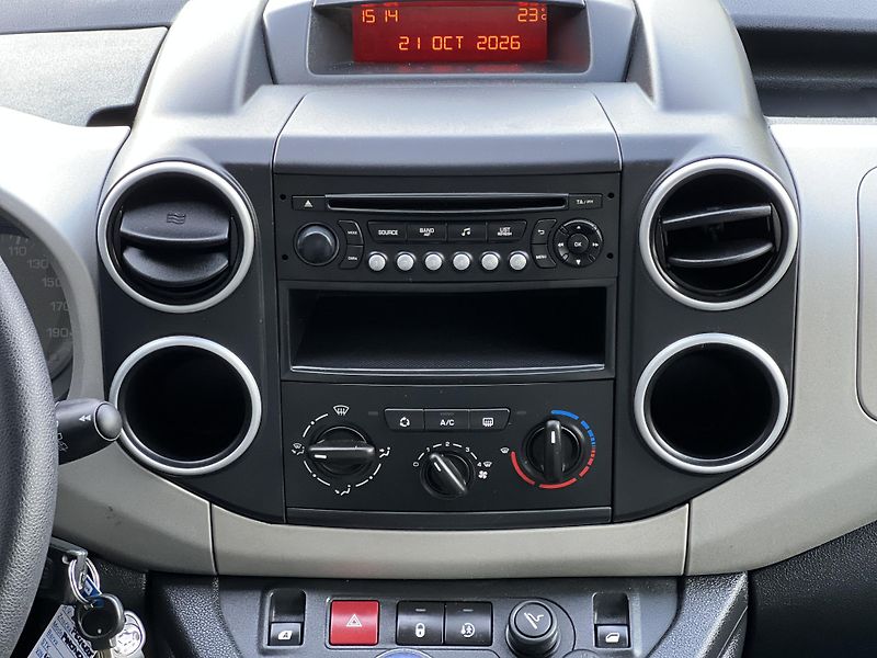 Peugeot Partner Tepee 1.6i KLIMA KOUPENO V ČR 1.MAJ. - fotka 17 z 37