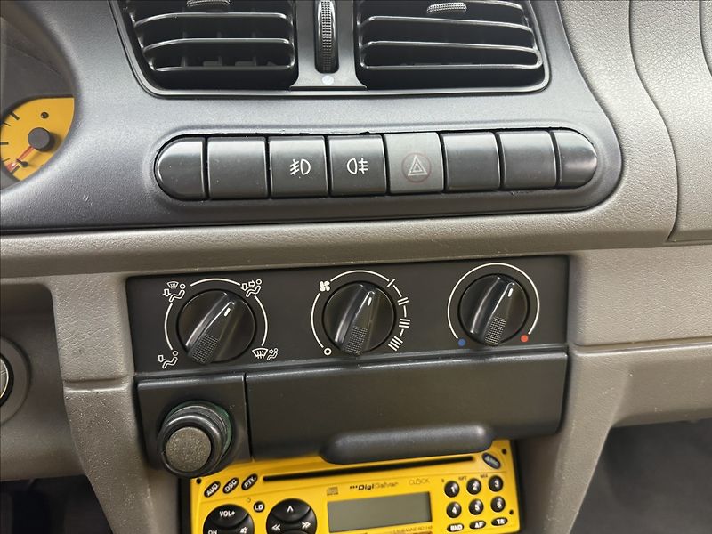 Škoda Felicia 1,6 FUN PO KOMPLETNÍ RENOVACI - fotka 9 z 33