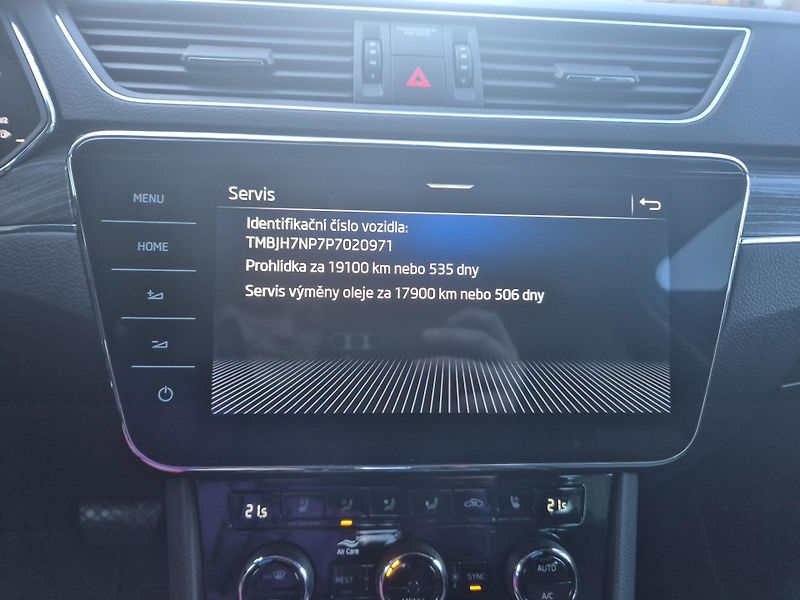 Škoda Superb Combi 2,0TDi DSG 110kw 17ALU - fotka 23 z 44