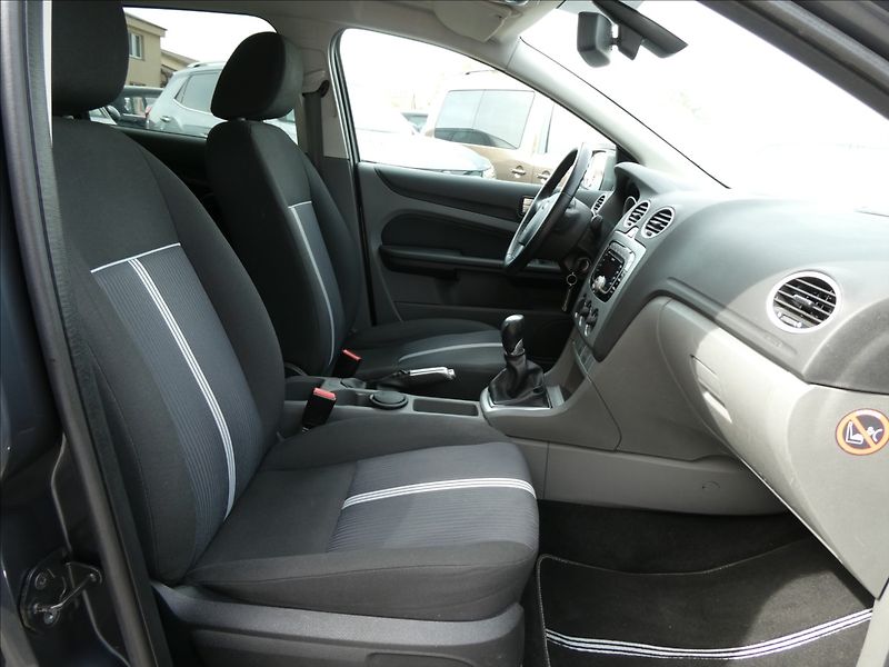 Ford Focus 1,6 16V 74kW 2xkola,závěs,serv - fotka 20 z 42