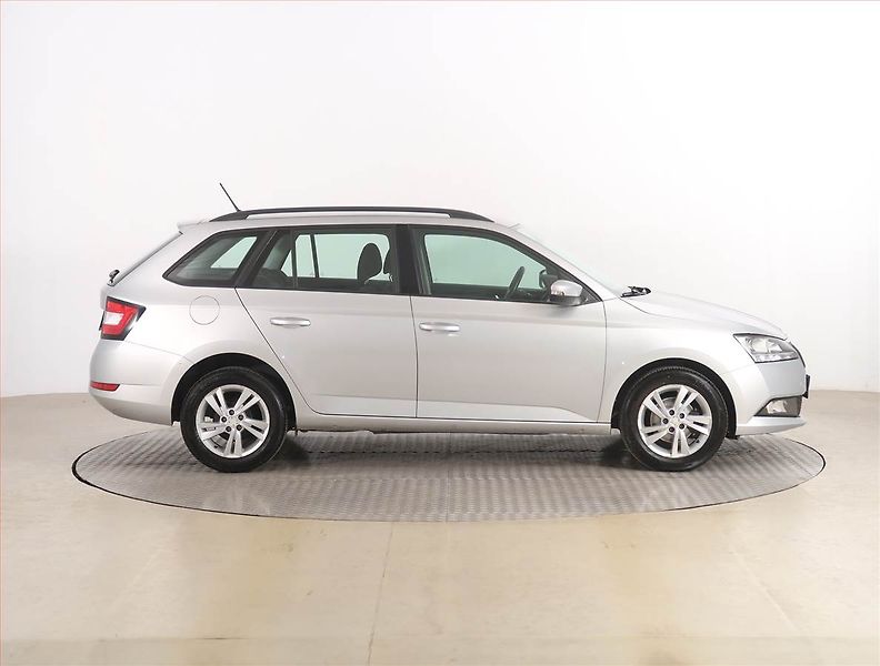 Škoda Fabia (2022) 1.0 TSI, Serv.kniha - fotka 6 z 17