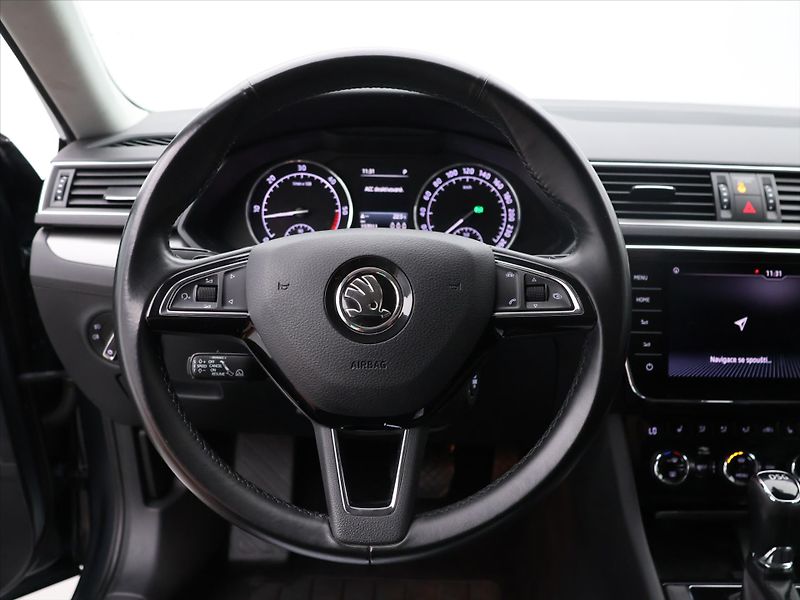Škoda Superb 2,0 TDI 110 kW Style DSG - fotka 19 z 41