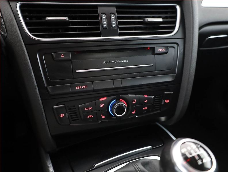 Audi A4 (2010) 1.8 TFSI, Serv.kniha, Navi - fotka 10 z 16