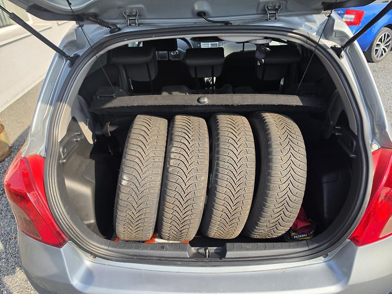 Toyota Yaris 1.0 VVTi klimatizace  - fotka 19 z 20