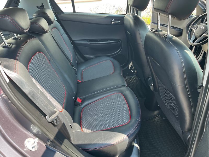 Hyundai i20 (2012) 1.2 i 57 Kw Velmi pěkný - fotka 12 z 20