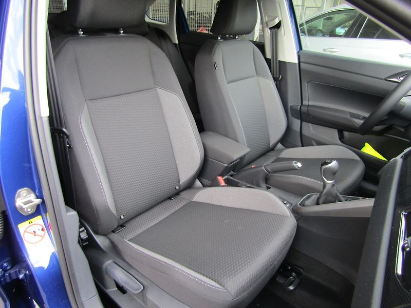 Volkswagen Taigo People 1,0 TSI 70 kW 5G - fotka 30 z 38
