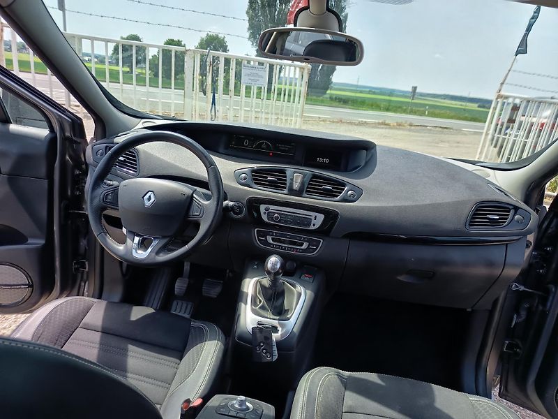 Renault Scénic (2014) 1.2 97kw 114tis Km - fotka 38 z 40