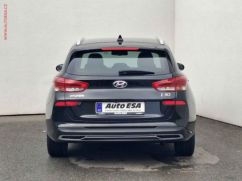 Hyundai i30 (2022) 1.5 i, 1.maj,ČR, LED, park. - fotka 5 z 19