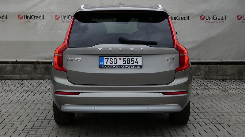 Volvo XC90 B5 AWD Momentum PRO 7 míst - fotka 4 z 27