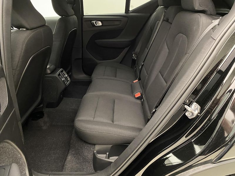 Volvo XC40 D3 AWD MOMENTUM AUT  - fotka 5 z 38