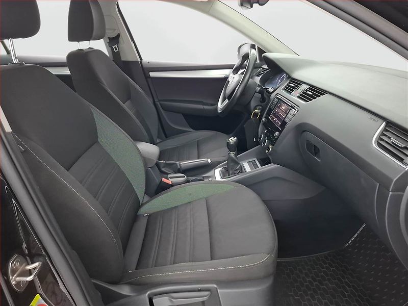 Škoda Octavia (2018) 1.6 TDI, Tempomat - fotka 9 z 18