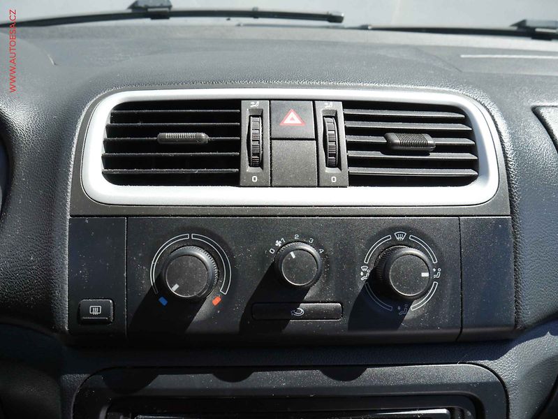Škoda Fabia (2009) 1.4i 16V, ČR, tažné, zmk - fotka 13 z 15