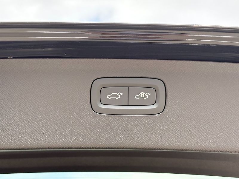 Volvo XC90 Plus B5 184kW - fotka 21 z 22