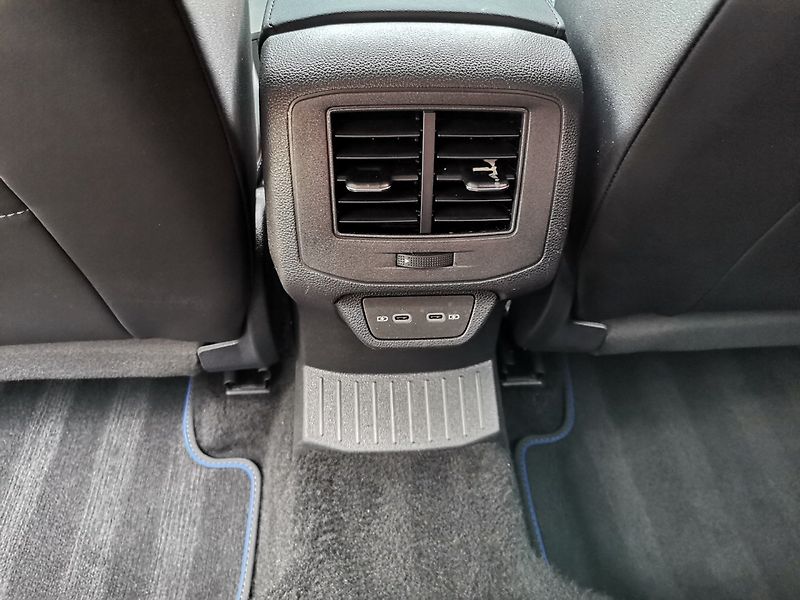 Volkswagen T-Roc (2025) 2.0TSi 221kw R DSG 4x4 - fotka 29 z 40