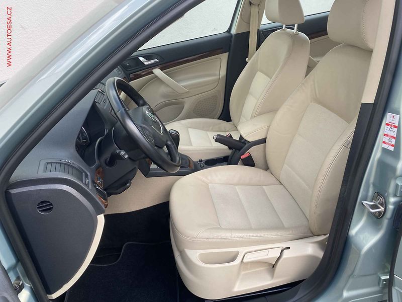 Škoda Octavia (2012) 1.6 TDi, Elegance, +kola - fotka 9 z 17