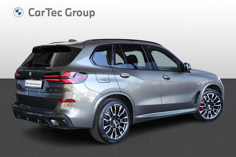 BMW X5 xDrive40i - fotka 3 z 32