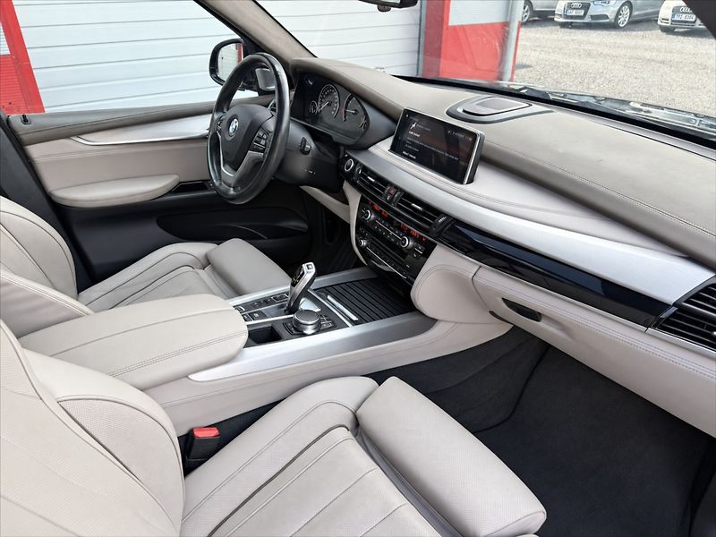 BMW X5 40e Xdrive LED HUD PANO TZ - fotka 22 z 42