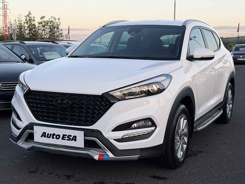 Hyundai Tucson (2016) 1.7 CRDi, ČR, AC, TZ, xenon - fotka 3 z 17