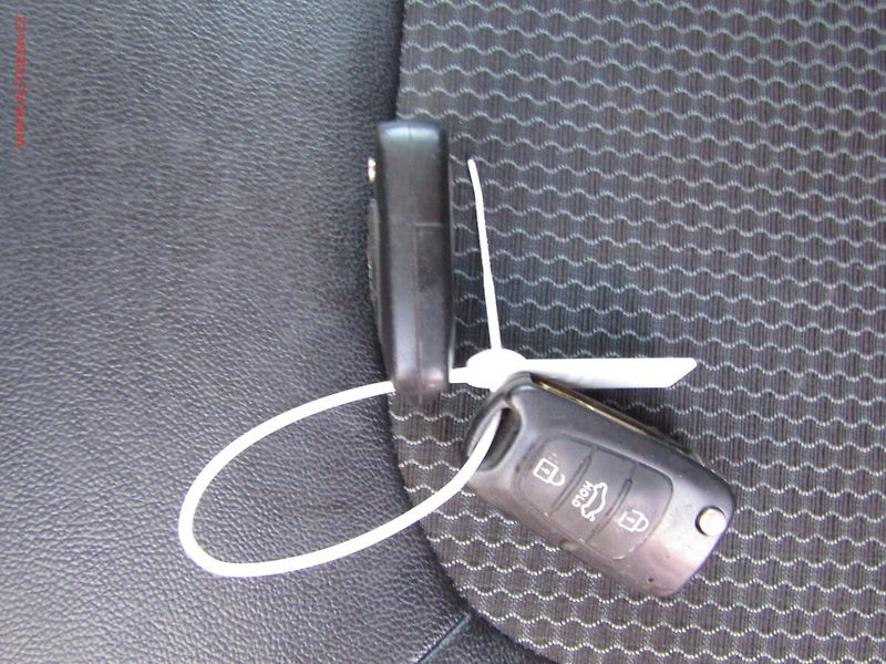 Hyundai ix35 (2011) 1.6 GDi, ČR, AC, TZ, park - fotka 17 z 17