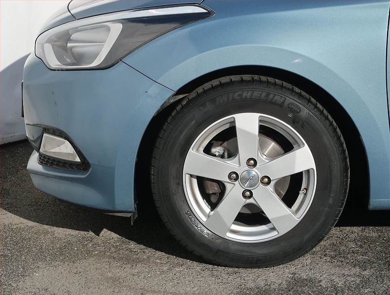Hyundai i20 (2016) 1.2, Serv.kniha, Park. senzory - fotka 13 z 16