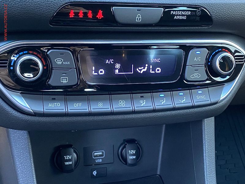Hyundai i30 (2021) 1.5 T-GDi, 2.maj,ČR, N-Line - fotka 16 z 19