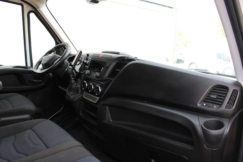Iveco Daily 35S180 3,0 Maxi 7Míst+Klima - fotka 10 z 21