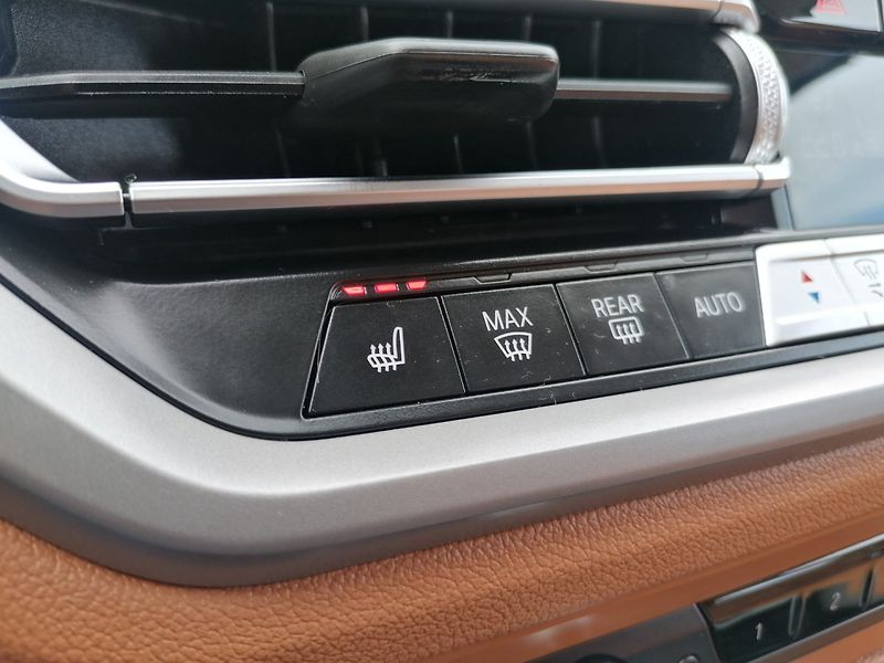 BMW Řada 3 (2022) 2.0 318IA 115kW Kůže - fotka 13 z 36