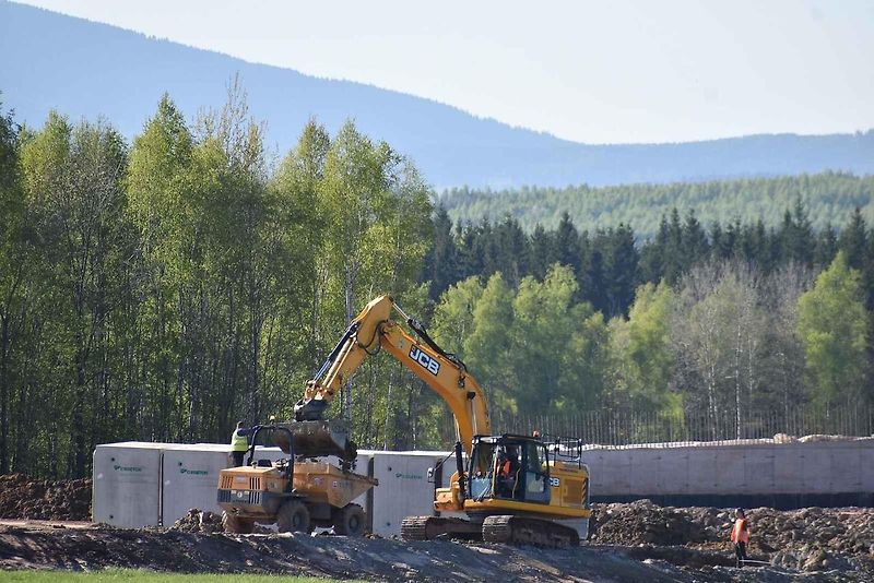Stavba dálnice D11 v Královci 28. dubna 2025.