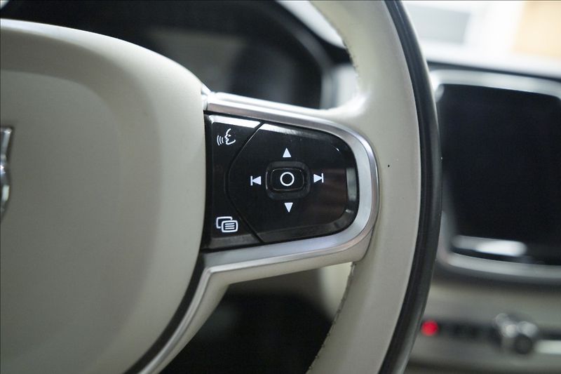 Volvo XC90 2,0 D5 AWD 1. MAJITEL ČR TAŽNÉ - fotka 24 z 44