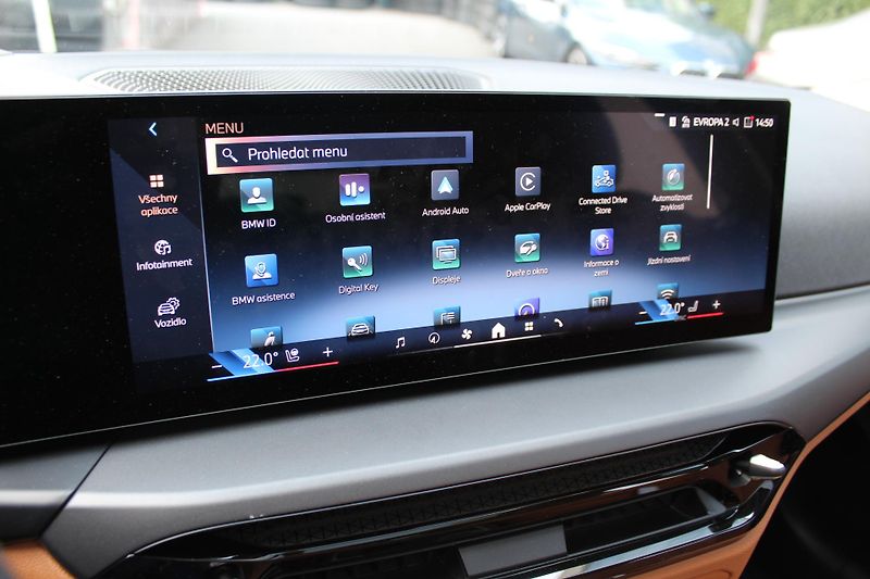 BMW Řada 3 320d xDrive Touring  - fotka 20 z 22