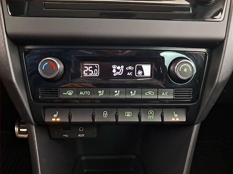 Škoda Rapid (2016) Spaceback 1.4 TDI, Xenony - fotka 13 z 16